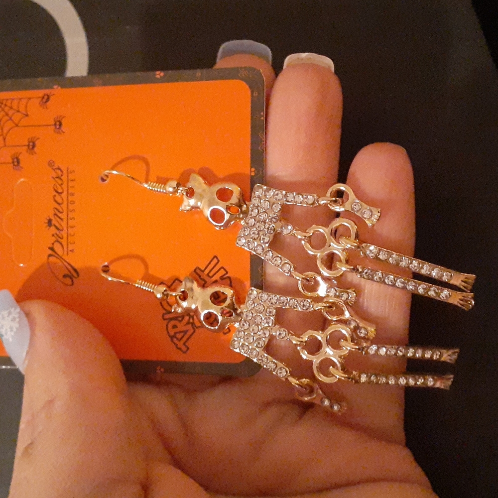 Skeleton earrings.. There Halloween ones. (Brand new)